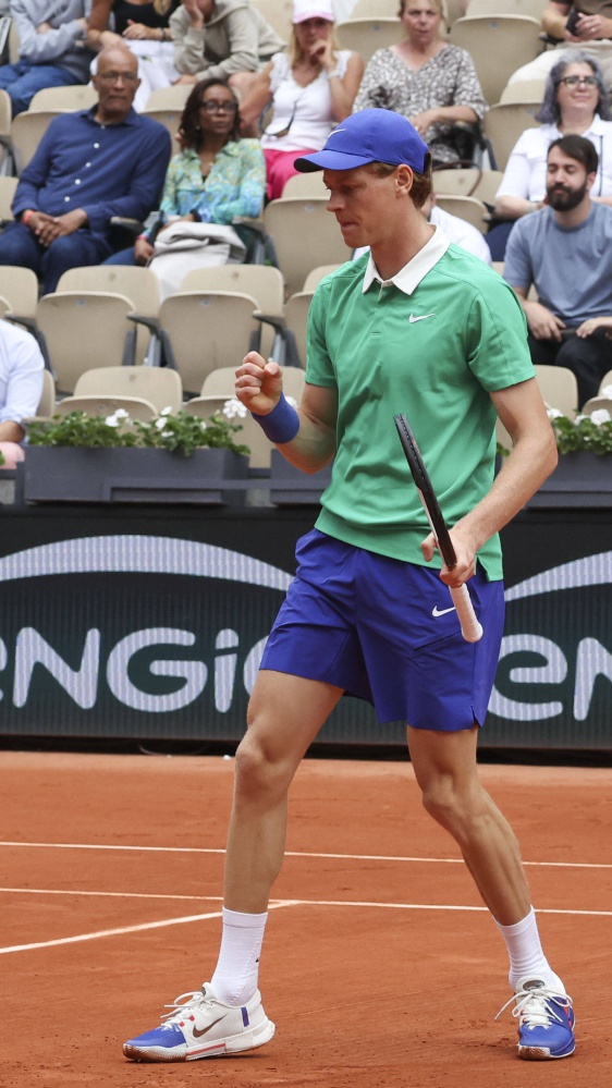 Tennis. Jannik Sinner travolge Lehecka e va agli ottavi del torneo parigino del Roland Garros