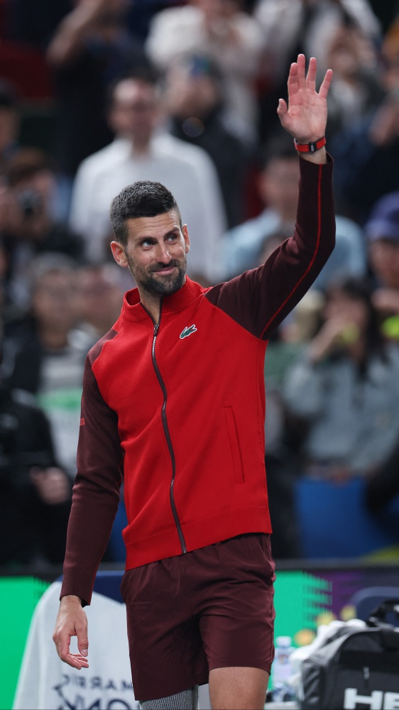 Tennis, Novak Djokovic liquida Flavio Cobolli in due set e vola agli ottavi di finale dell'ATP di Shanghai