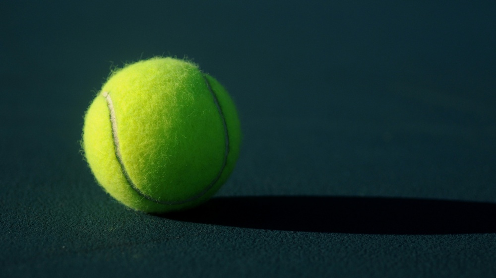 Tennis, polemica per le nuove palline. Gli atleti: sono troppo leggere, causano infortuni