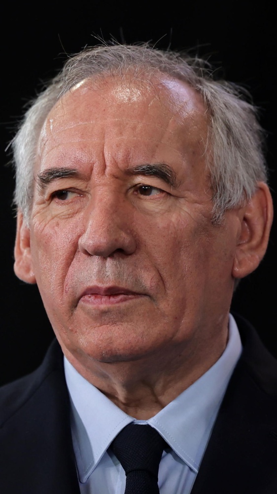 Tensione Roma-Parigi, Bayrou accusa l’Italia di dumping fiscale, dura replica di Palazzo Chigi