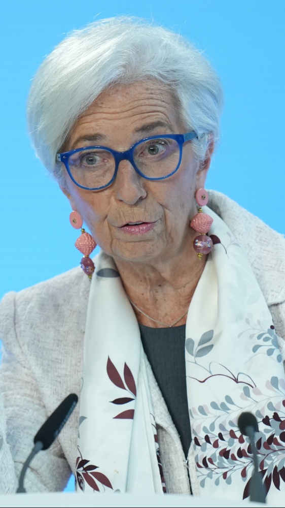 Tensione Tajani-Bce sul taglio dei tassi. Lagarde: "Non siamo soggetti a pressioni politiche"