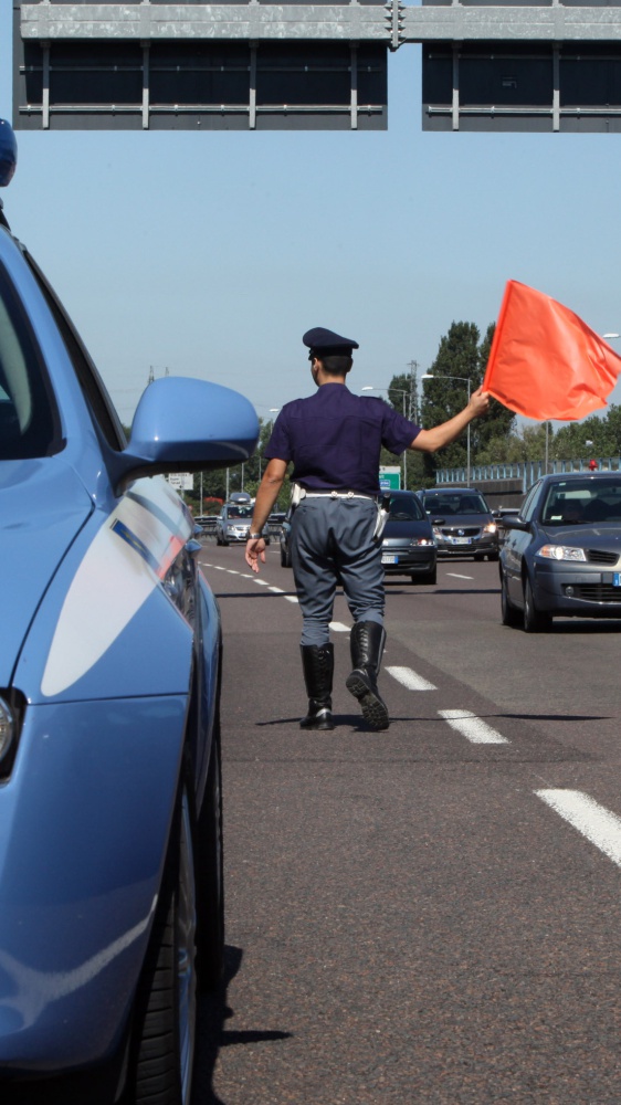 Tentata rapina a due furgoni portavalori sulla A14, tra Loreto e Civitanova Marche, il colpo non riesce