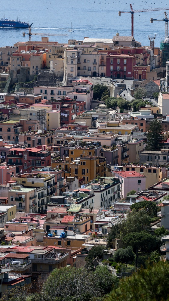 Terremoto ai Campi Flegrei: scossa più forte degli ultimi 40 anni, magnitudo 4,4. A Napoli tanta gente in strada
