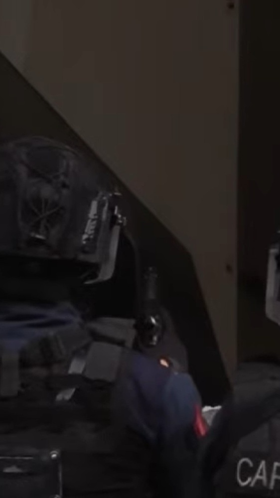 Terrore a Napoli, rapina in banca al Vomero e clienti presi in ostaggio. Ecco cosa è accaduto