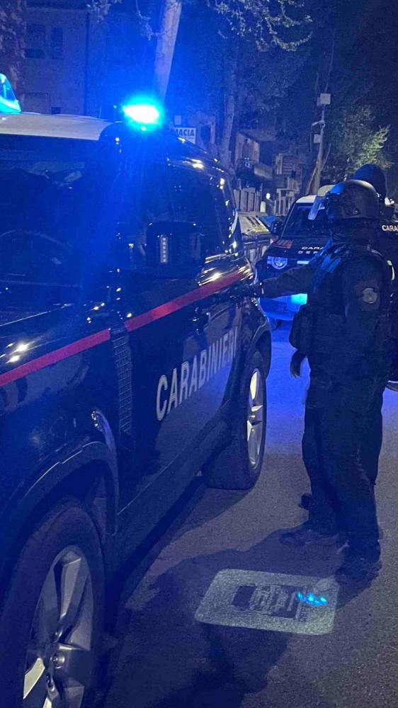 Terrore a Napoli, rapina in banca al Vomero e clienti presi in ostaggio. Ecco cosa è accaduto