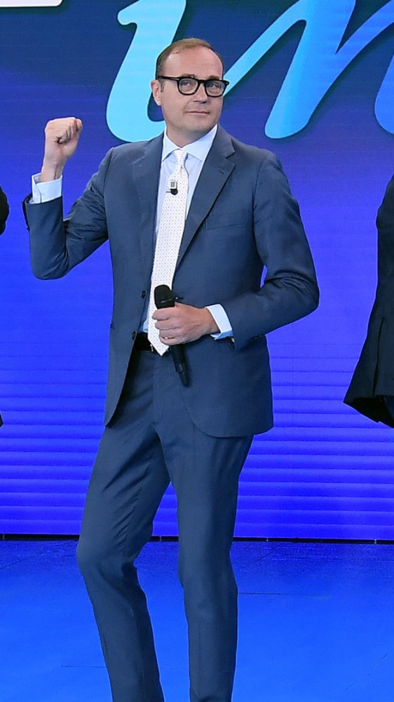 Tommaso Cerno compie 51 anni, festa milanese. Ecco chi c'era e cosa hanno mangiato gli ospiti