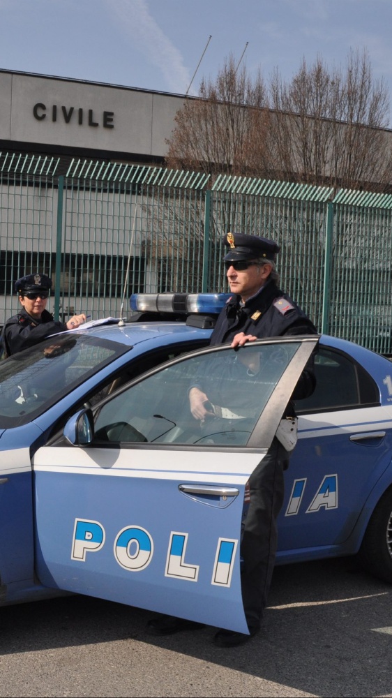 Torino, sgominata banda che offriva kit per imbrogliare al test per la patente