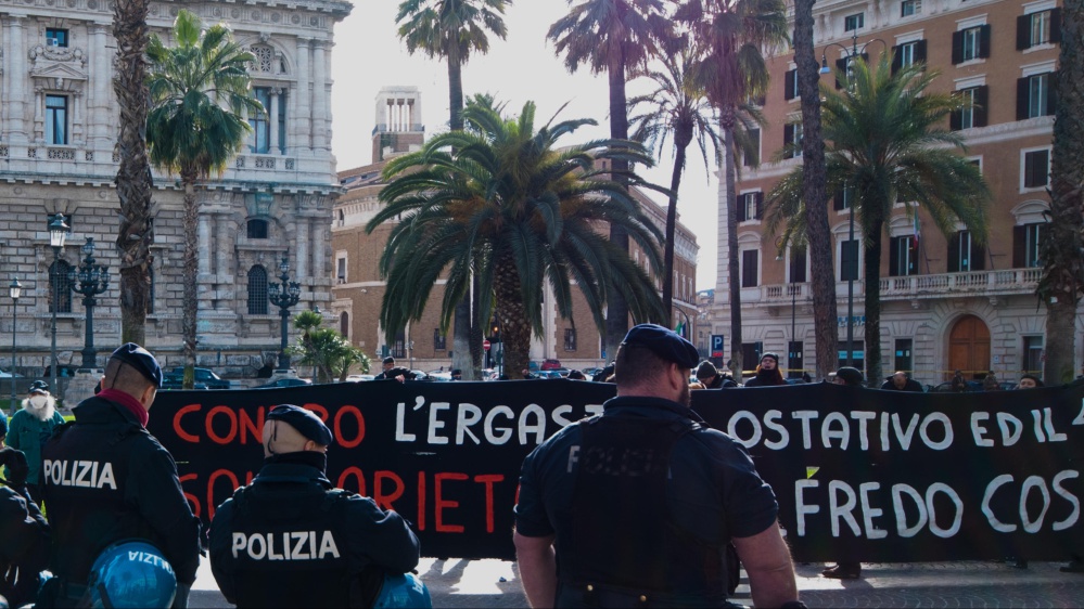 Torna in primo piano il fenomeno anarchico in Italia, manifestazioni e azioni per Alfredo Cospito, l'intelligence alza l'allerta