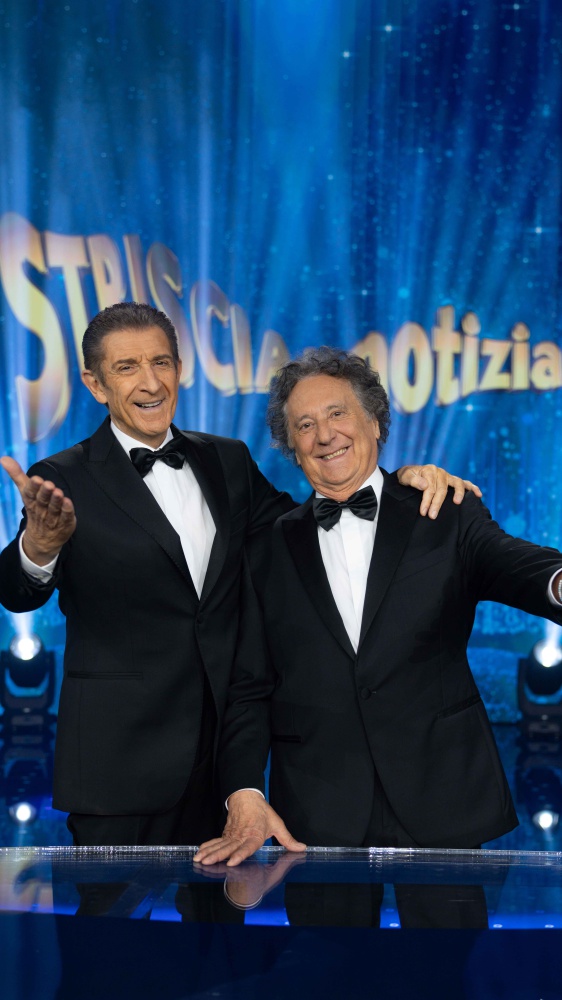 Torna Striscia la notizia con la super coppia Greggio-Iacchetti, il debutto in prima serata su Canale 5
