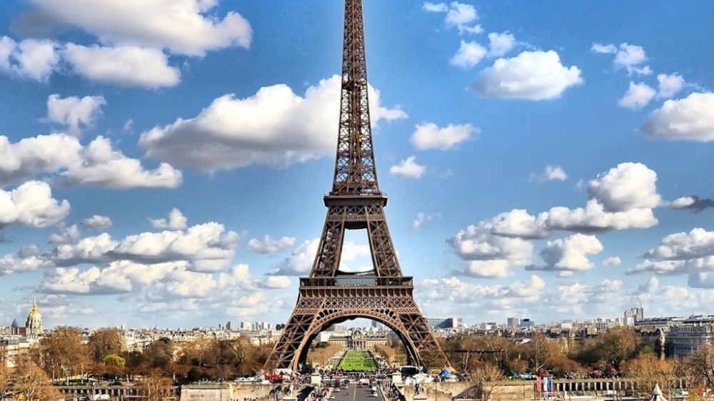 Torre Eiffel chiusa al pubblico, il gigante di ferro si arrende all’emergenza Coronavirus