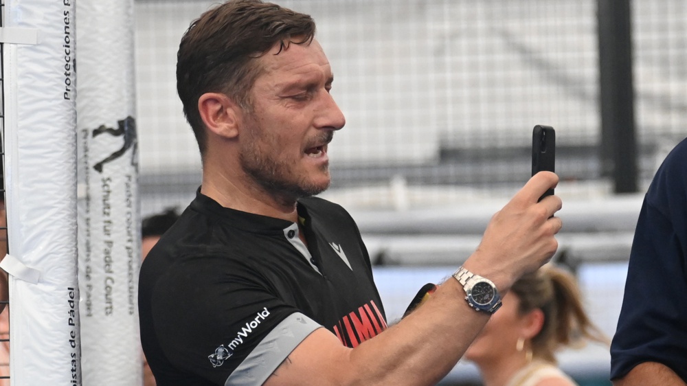 Totti: "Torno a giocare? Non è uno scherzo". Ipotesi Como, mentre a Roma Juric rischia l'esonero