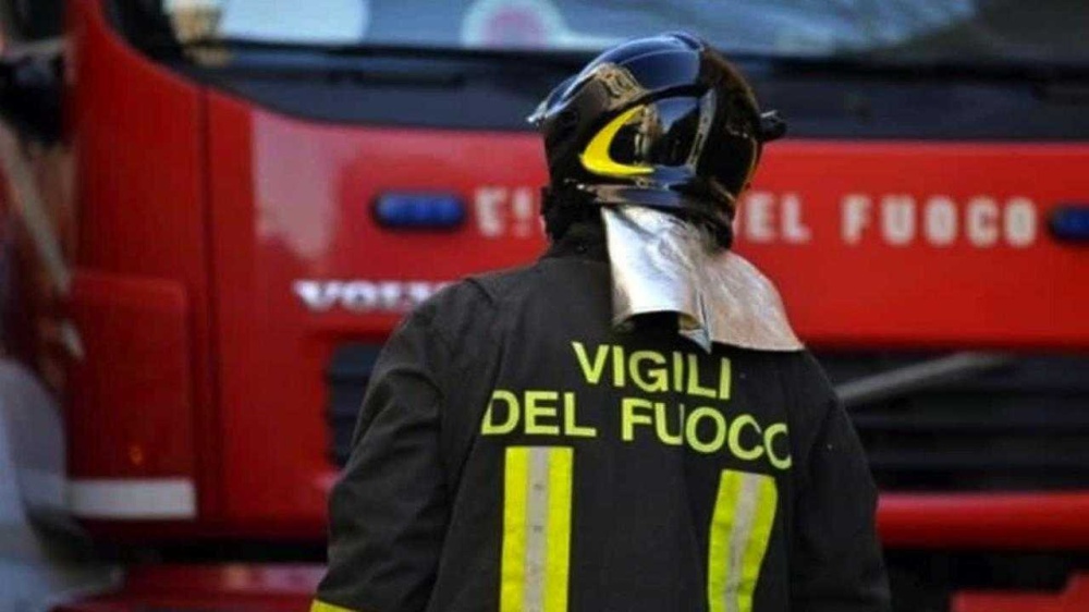 Tragedia a Bertinoro in provincia di Forlì: un silos crolla su auto. Muoiono tre fratelli, il più piccolo aveva dieci anni