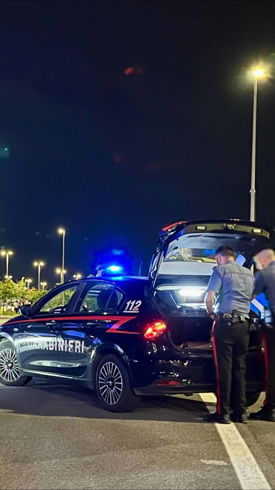 Tragedia a in provincia di Lecco, due ragazze di 21 anni travolte e uccise da un’auto mentre andavano alla festa