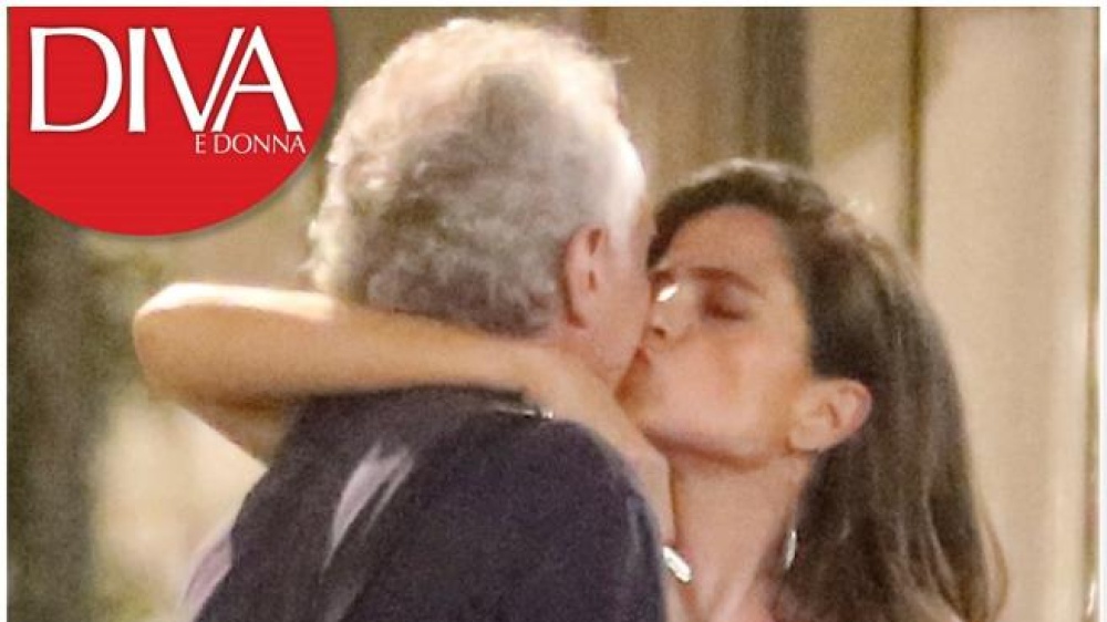 Travaglio e Veronica Gentili paparazzati a Roma: bacio a fine serata