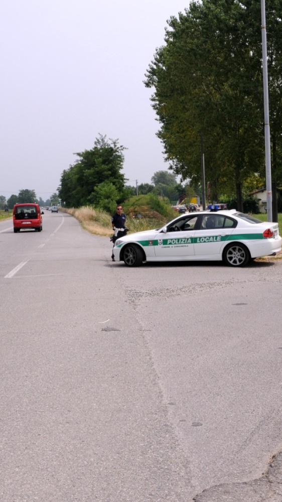 Travolta e uccisa sulle strisce alle porte di Roma, caccia all’auto pirata