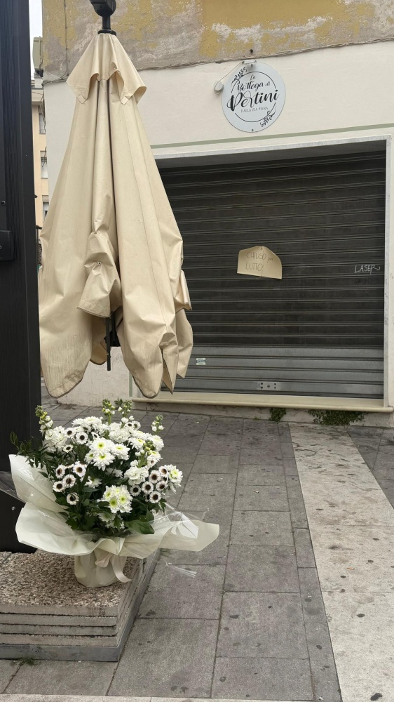 Tre giovani fermati per l’aggressione mortale nel centro di Massa, un 46enne muore davanti al figlio