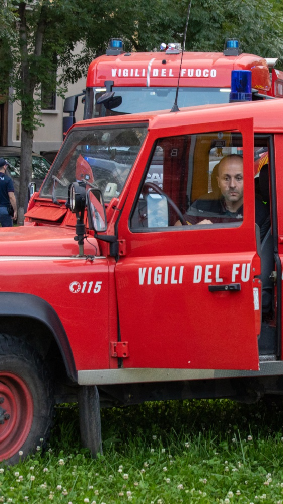 Tre morti e tre feriti nell’incendio in un'autofficina a Milano, le vittime si trovavano in un appartamento al terzo piano del palazzo interessato dal rogo