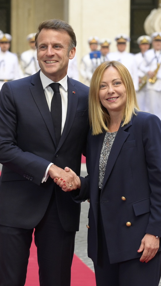Tre ore di faccia a faccia Meloni-Macron, in serata è arrivato il disgelo a Palazzo Chigi