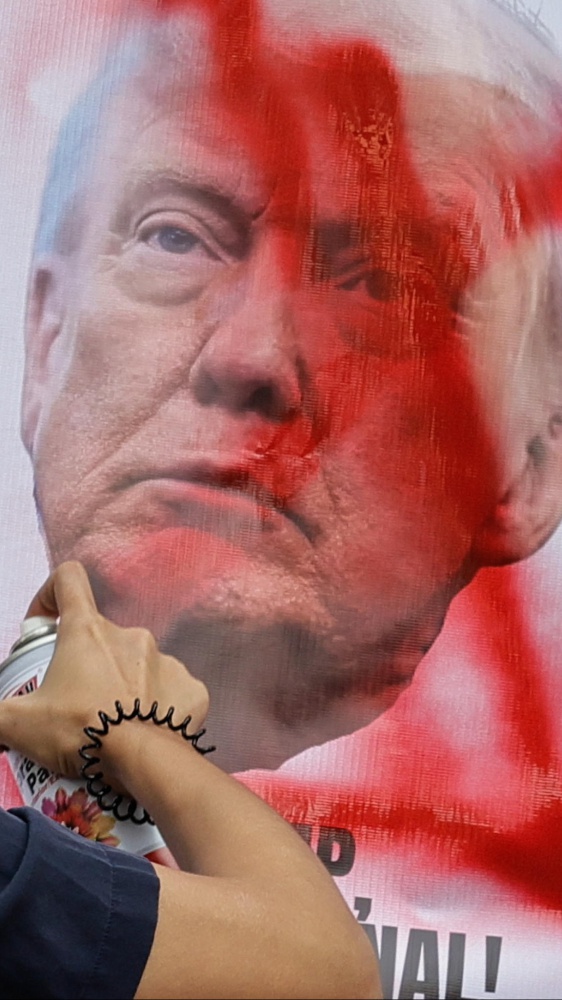 Tregua di 10 giorni in Libano. Trump: 'la guerra in Iran una piccola digressione'. le minacce di Hezbollah e la soddisfazione dell'Iran