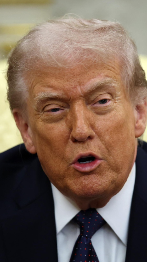 Trump, abbiamo distrutto 42 navi iraniane in tre giorni