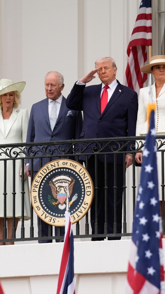 Trump accoglie Carlo III alla Casa Bianca. Prima il bilaterale, poi il re è arrivato al Congresso