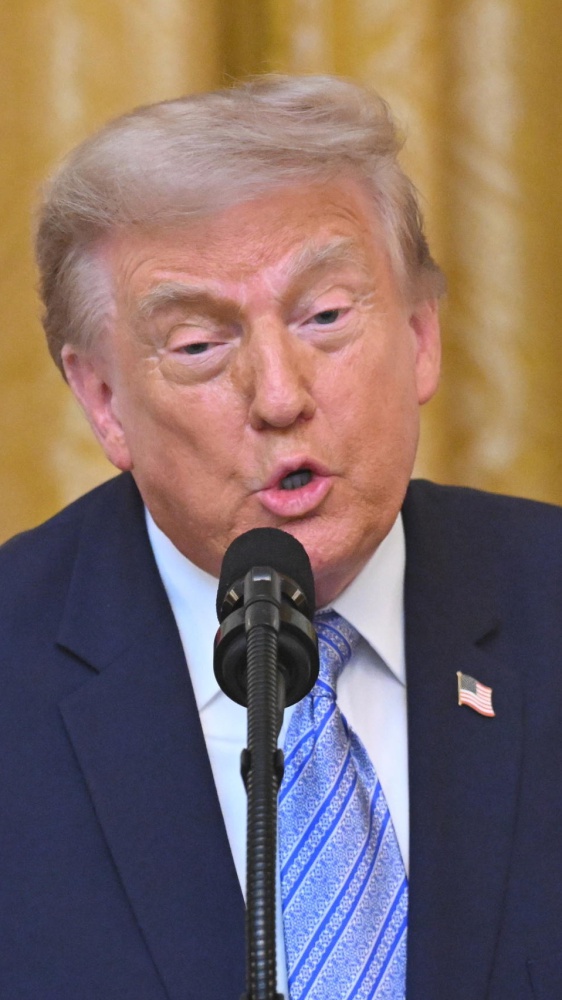 Trump accusa la Cina: 'Voto compromesso dal furto di dati'. Pechino: 'Falsità'