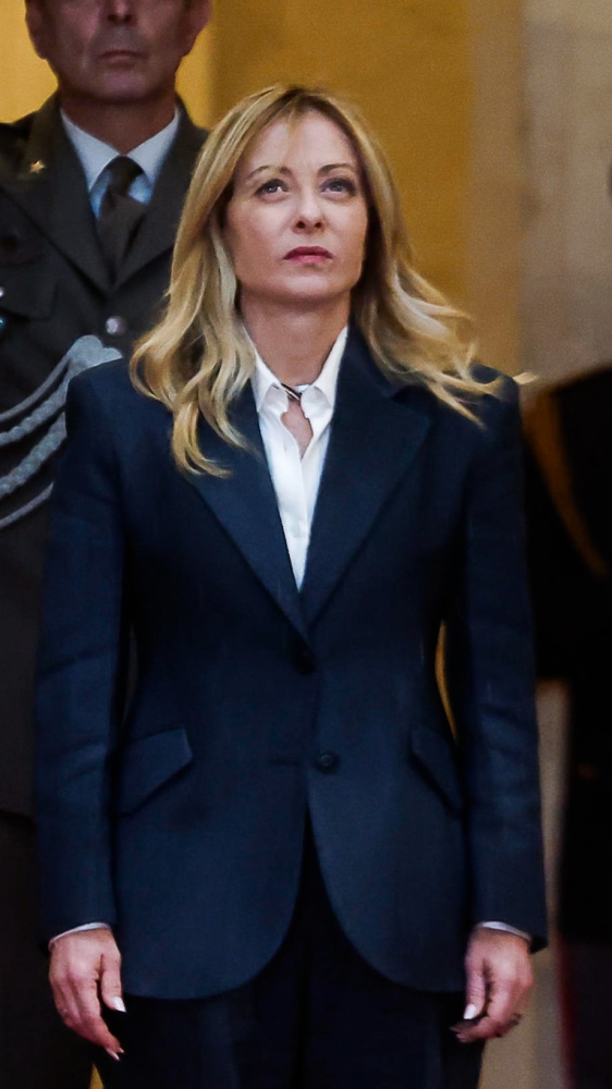 Trump, altri attacchi a Meloni. La premier non replica (per ora) e incontra a Palazzo Chigi Zelensky