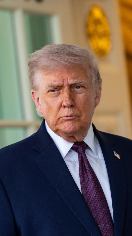 Trump tra Iran, scontri con il Papa e scene alla Casa Bianca: giornata politica e mediatica