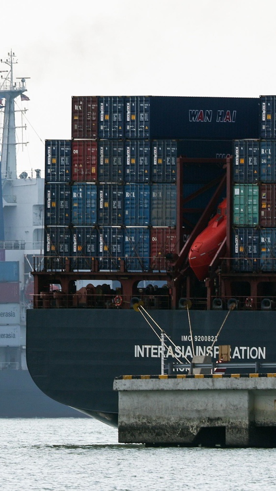 Trump: Tregua prolungata, ma stretto di Hormuz chiuso. L'Iran sequestra 2 navi per rappresaglia