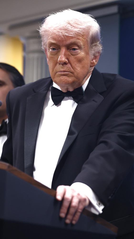 Spari al gala di Washington con i media. Paura per Donald Trump, che fa un appello all'unità