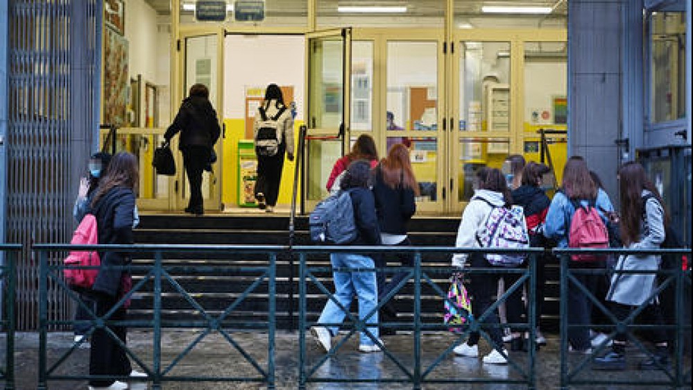 Tutti a scuola il 26 aprile, ipotesi test salivari rapidi per studenti