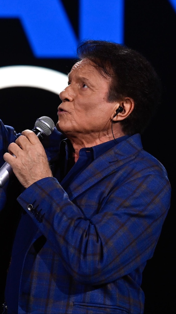 "Tutti i sogni ancora in volo": Massimo Ranieri canta e incanta, in scena lo spettacolo al Sistina di Roma