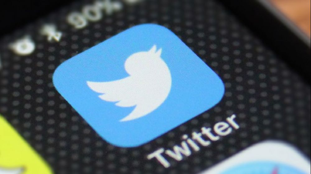 Twitter vieta tutti gli spot politici, cala il titolo in borsa