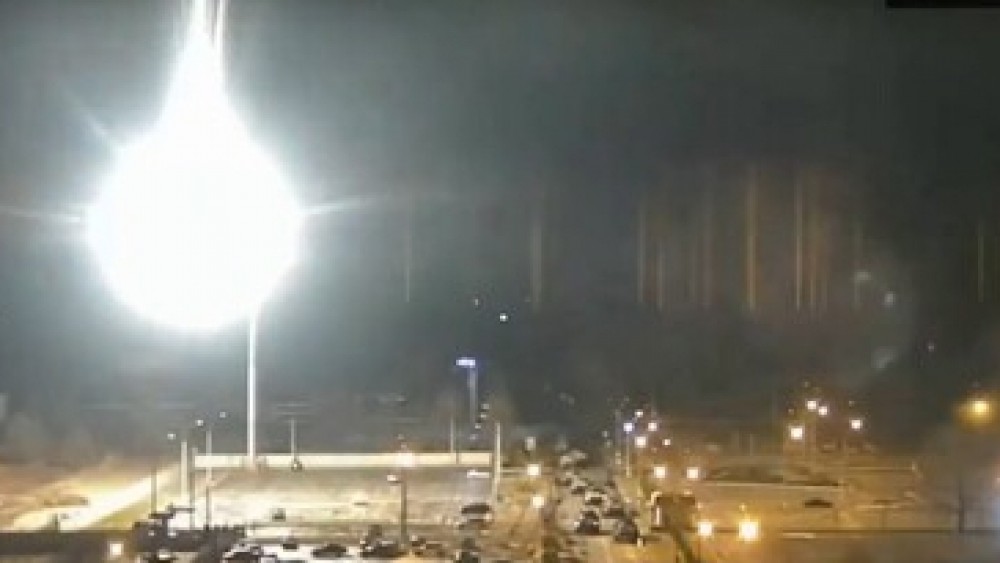 Ucraina: attacco russo alla centrale nucleare più grande d'Europa, a Zhaporizhzhya, incendio domato a fatica