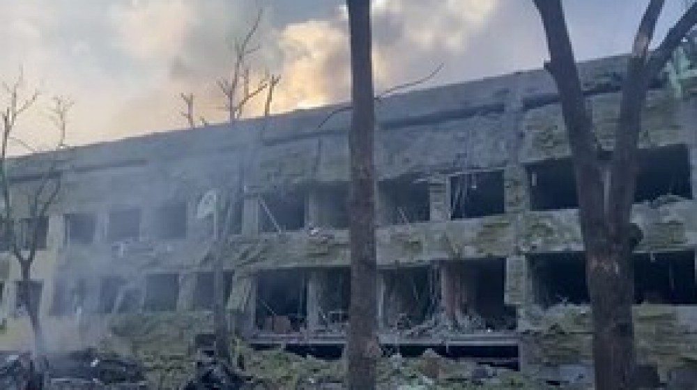 Ucraina: bombardato un ospedale pediatrico a Mariupol, sotto le macerie donne e bambini