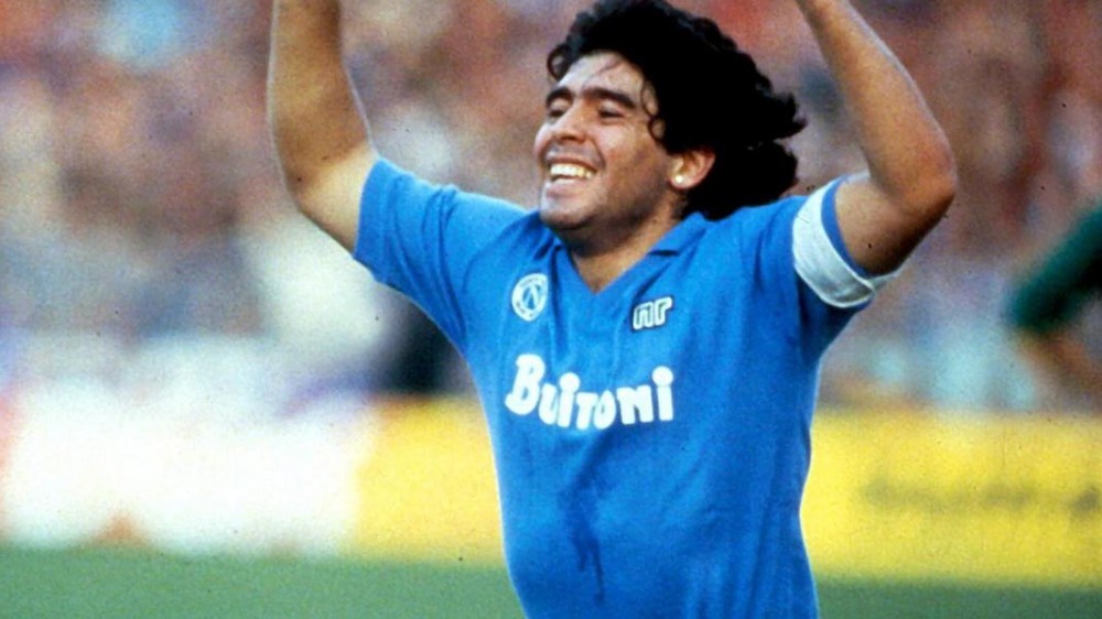 Un anno fa se ne andava Diego Armando Maradona, il ricordo del pibe de oro