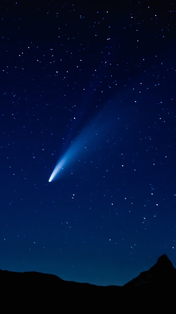 Un meteorite illumina d’azzurro il cielo notturno del Portogallo