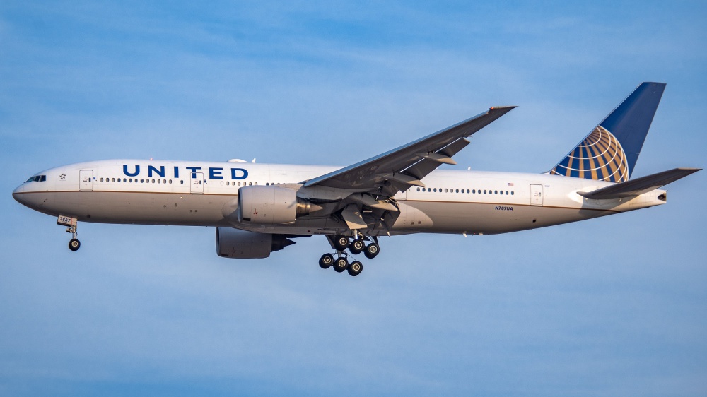 Un passeggero da in escandescenza per il pasto a bordo, aereo United costretto a un atterraggio di emergenza a Chicago