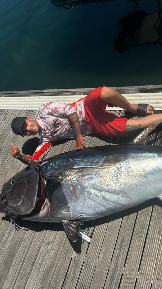 Un tonno da 168 kg pescato in Sardegna: il record del barbiere (pescatore per hobby) Federico Doneddu
