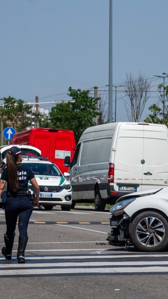 Una donna morta a Milano , investita da una auto rubata, con a bordo quattro ragazzi che dall'aspetto sembrano minorenni