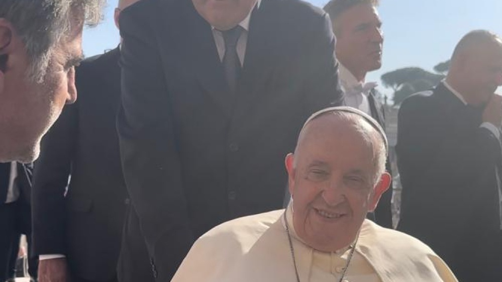"Una giornata indimenticabile: ho incontrato il Papa": Beppe Convertini si commuove al telefono