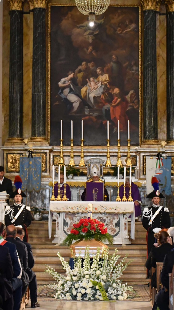 Una lunga giornata a Militello, per accompagnare il ritorno di Pippo Baudo alle origini, una folla di oltre 2000 persone lo ha accolto