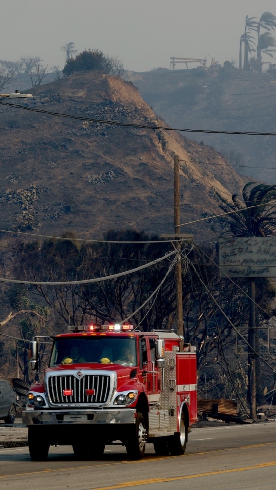 Una ventina di arresti per saccheggi a Los Angeles, ecco com'è la situazione incendi