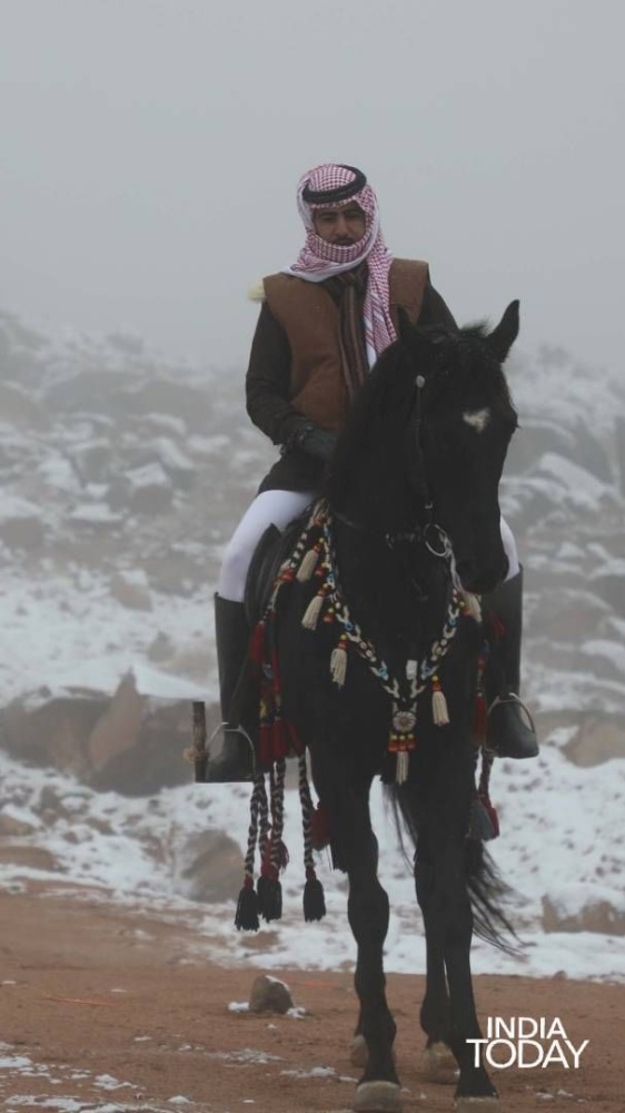 Un’inaspettata nevicata nel deserto dell’Arabia Saudita: Al Jawf si trasforma in un paesaggio invernale