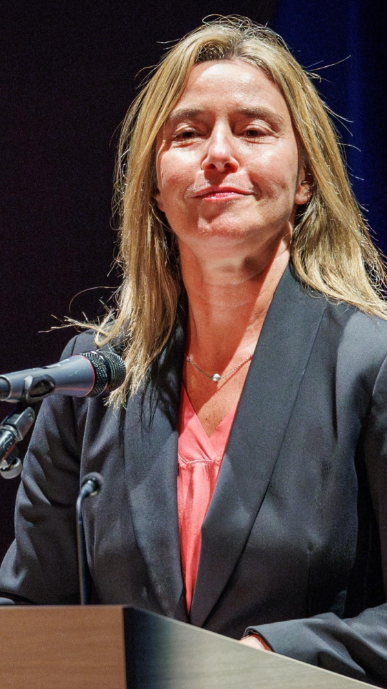 Unione europea, Federica Mogherini fermata a Bruxelles: "Presunte irregolarità nei fondi per i diplomatici"