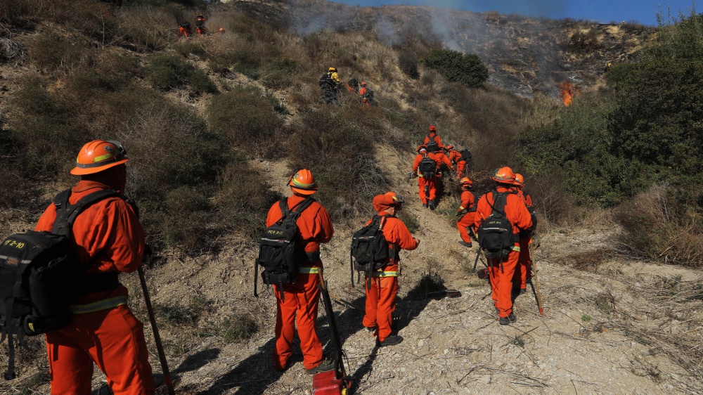 Usa, incendi a Los Angeles: dichiarato lo stato di emergenza. Oltre 30 mila gli sfollati