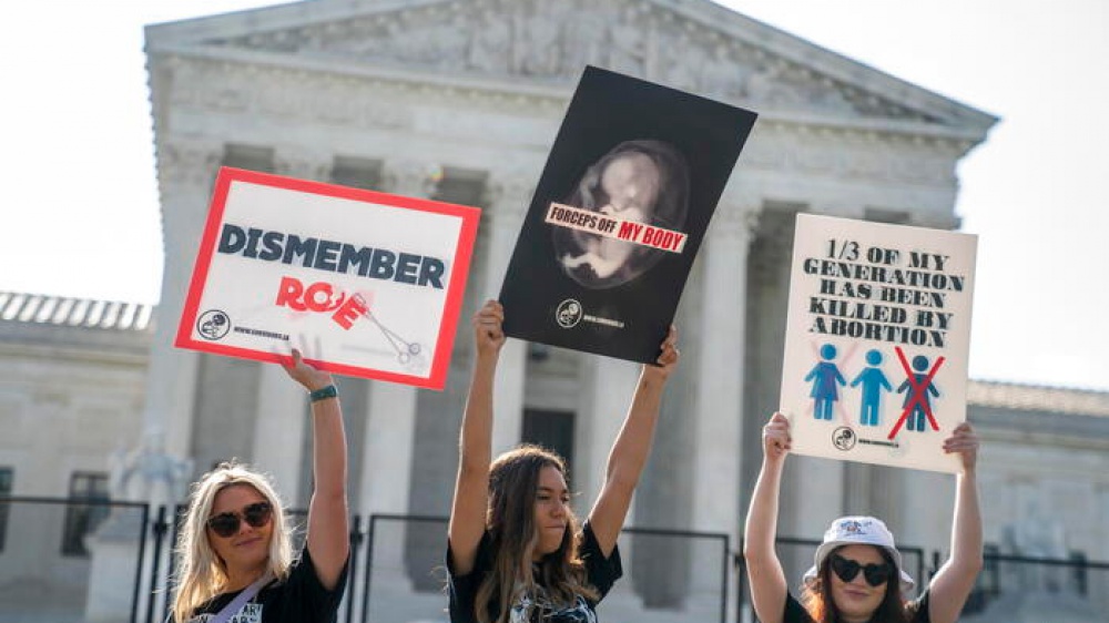 Usa: La corte suprema abolisce il diritto all’aborto