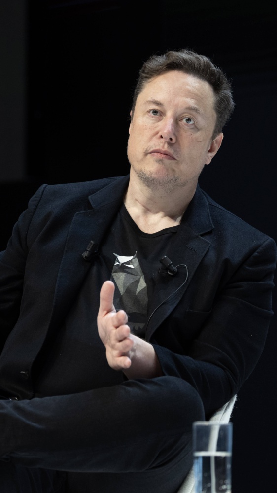 USA: Musk cerca dipendenti con QI elevato che lavorino gratis ai tagli della spesa governativa