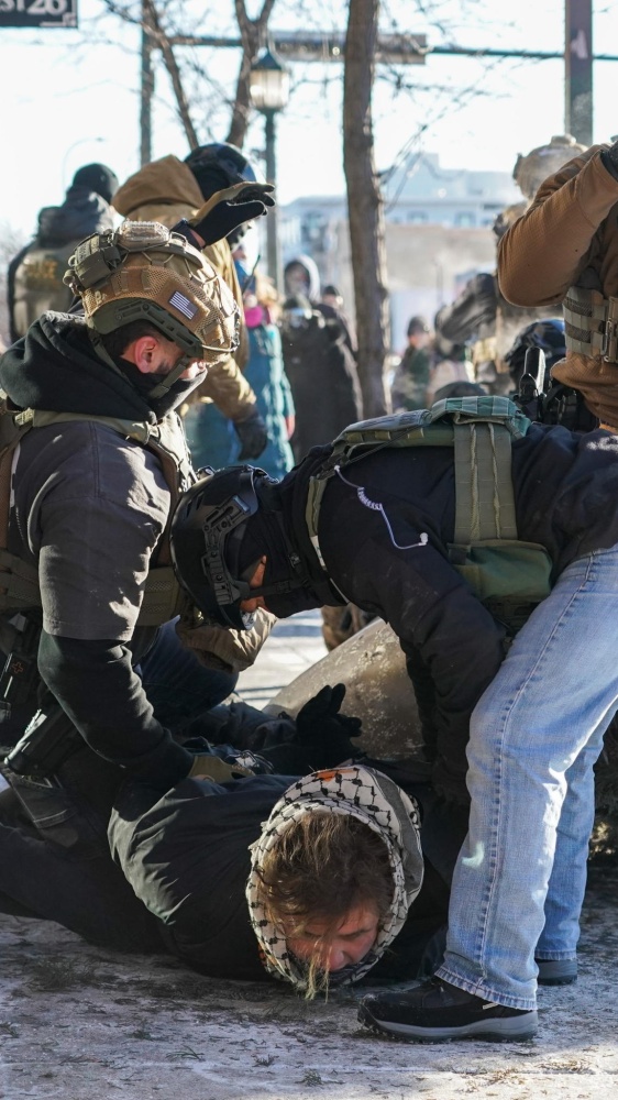 Usa: nuova sparatoria a Minneapolis, morto un uomo colpito da agenti dell'Ice