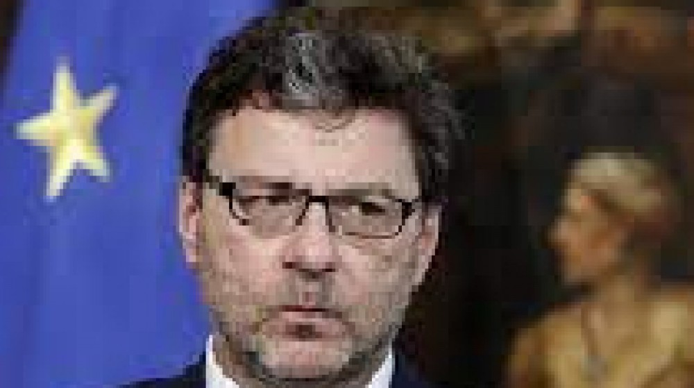 Vaccini, le aziende italiane pronte a produrlo dall’autunno, il ministro Giorgetti: “Un polo unico di ricerca”